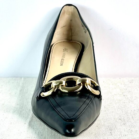 AK Anne Klein Black Pointed-Toe kitten heels with Elegant Gold Chain Size 9.5 - Picture 4 of 16